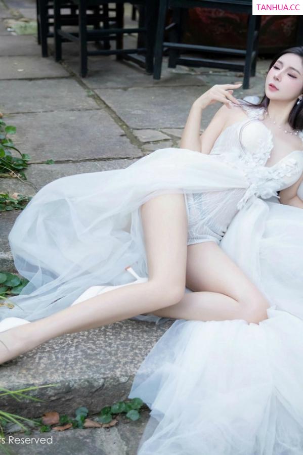 糖糖  [XiuRen]高清写真图 2024.12.05 No.9550 糖糖❤ 丝袜美腿第6张图片